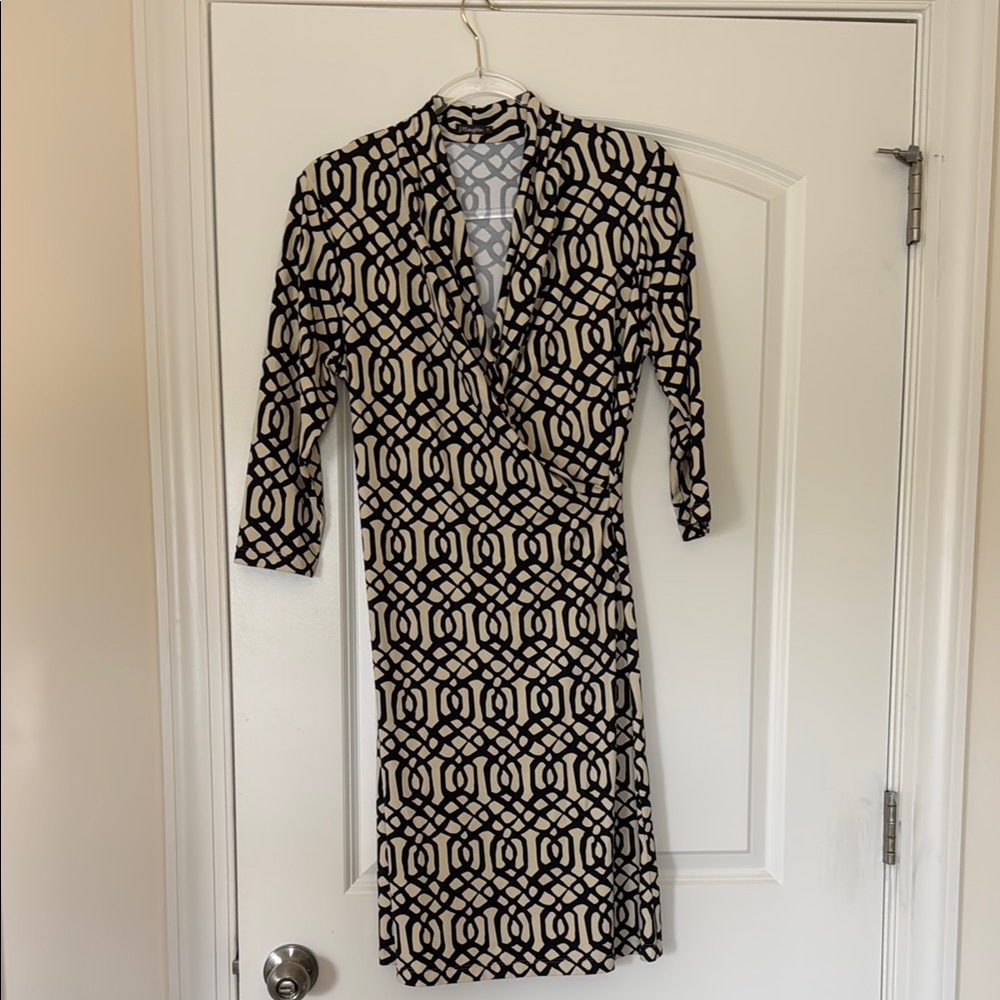 Black and Cream Sheath Dress with Plunge Neckline